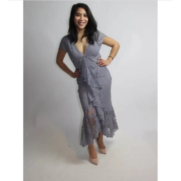 Saylor
Silver Myriem Lace Dress size large - Picture 1 of 17